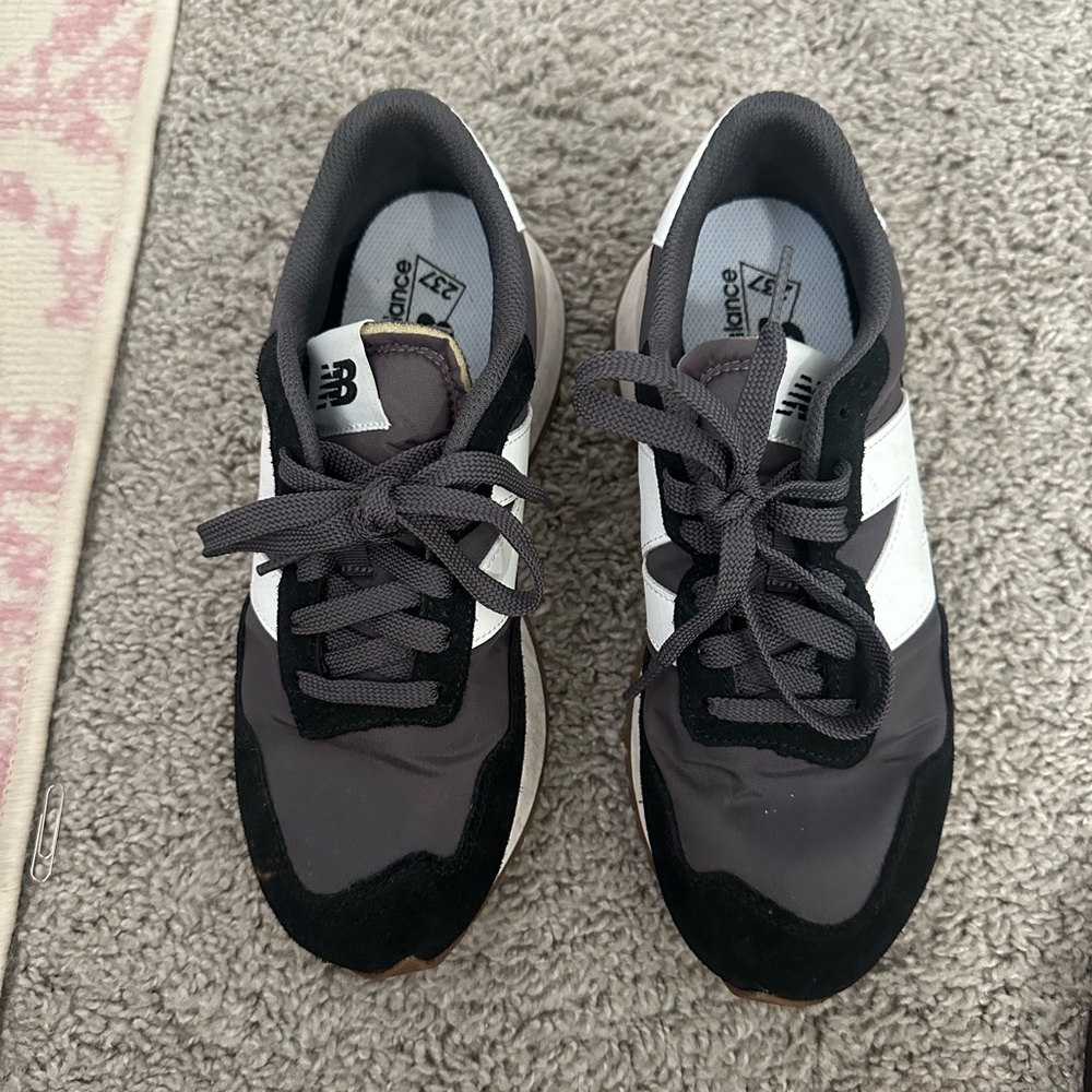 New Balance 237